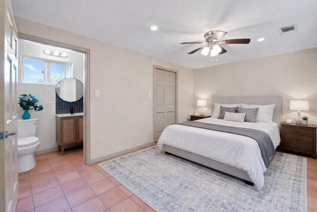 18702 Lakeland DR, Point Venture, TX 78645