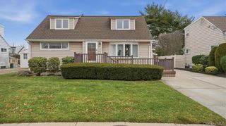 47 Vincent Road, Hicksville, NY 11801