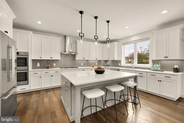 1814 PEABODY DR, Falls Church, VA 22043