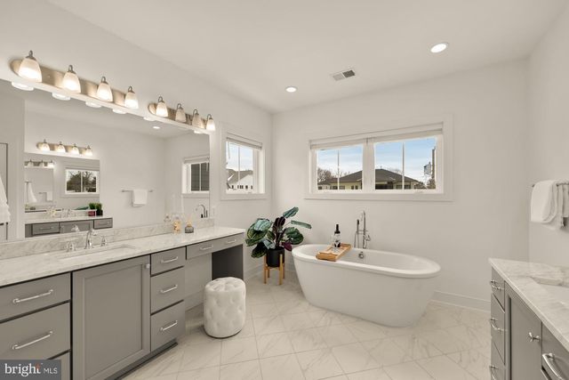 1814 PEABODY DR, Falls Church, VA 22043