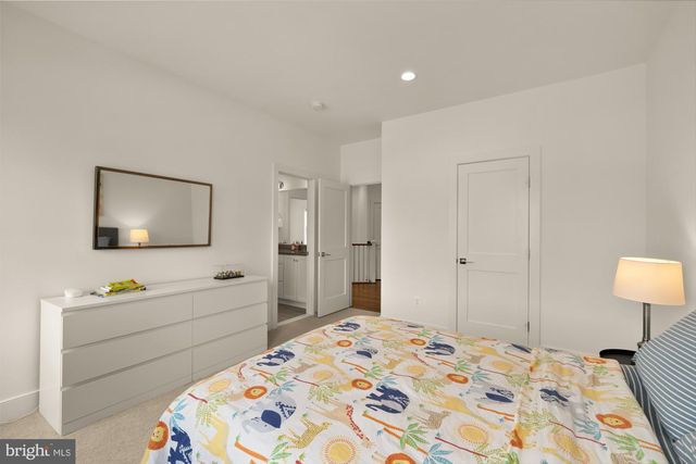 1814 PEABODY DR, Falls Church, VA 22043