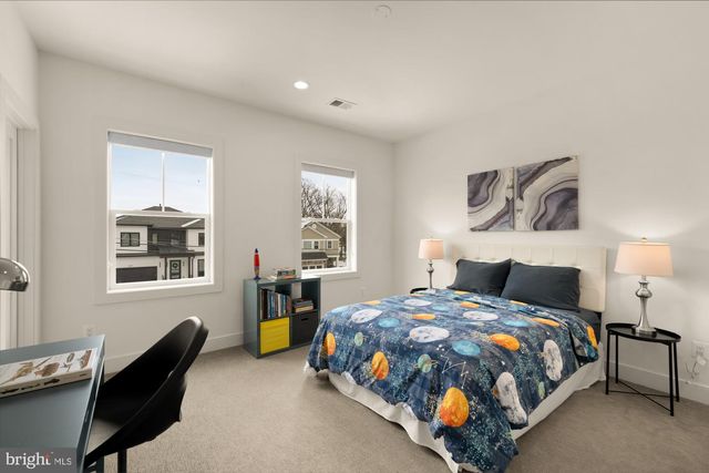 1814 PEABODY DR, Falls Church, VA 22043