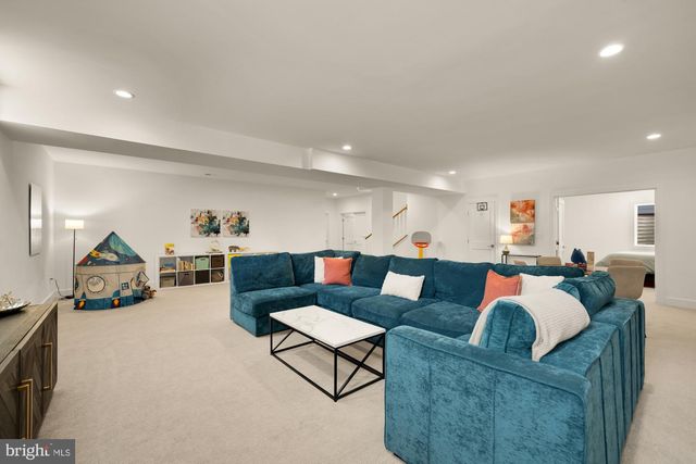 1814 PEABODY DR, Falls Church, VA 22043