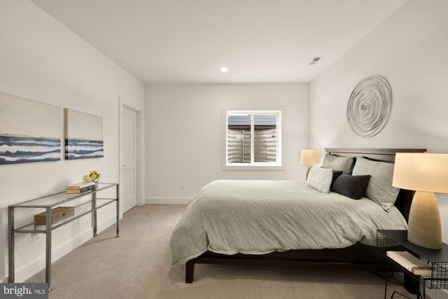 1814 PEABODY DR, Falls Church, VA 22043