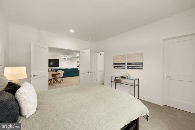 1814 PEABODY DR, Falls Church, VA 22043