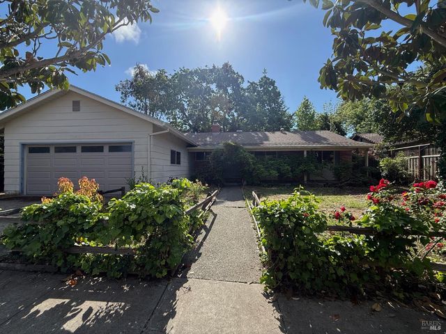 6132 Bridgewood Dr, Santa Rosa, CA 95409