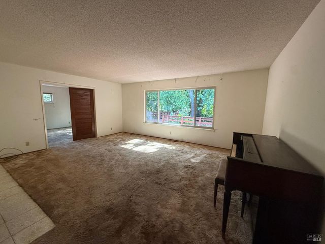 6132 Bridgewood Dr, Santa Rosa, CA 95409