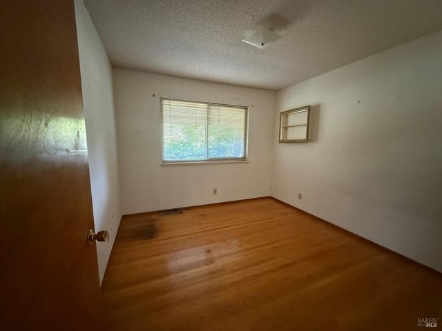 6132 Bridgewood Dr, Santa Rosa, CA 95409