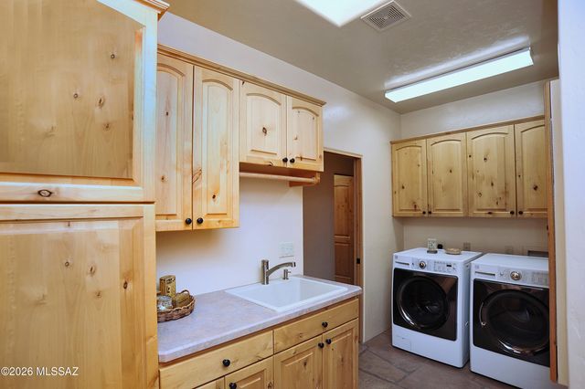 1504 N Desert Trumpet Court, Tucson, AZ 85745