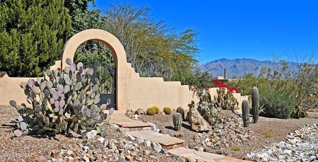 1504 N Desert Trumpet Court, Tucson, AZ 85745