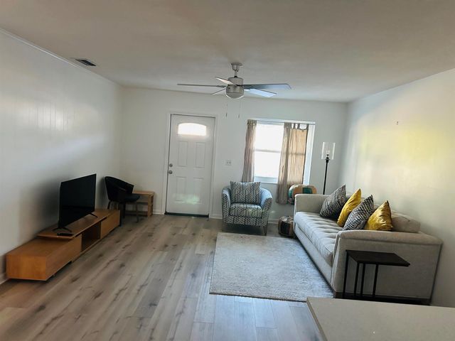 1659 Magnolia Dr Lane, West Palm Beach, FL 33417