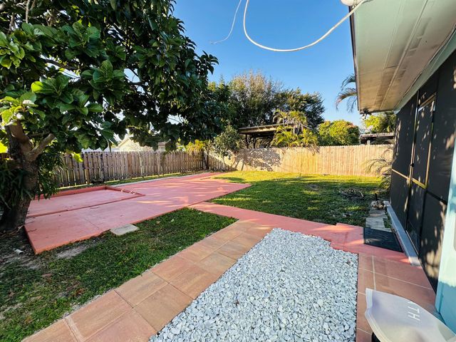 1659 Magnolia Dr Lane, West Palm Beach, FL 33417