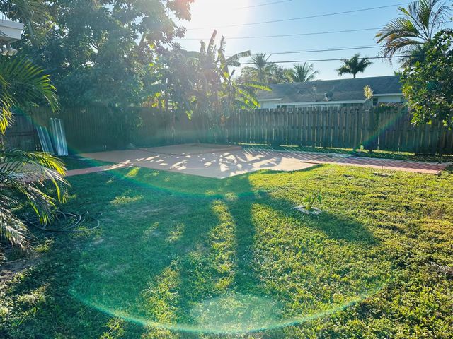 1659 Magnolia Dr Lane, West Palm Beach, FL 33417