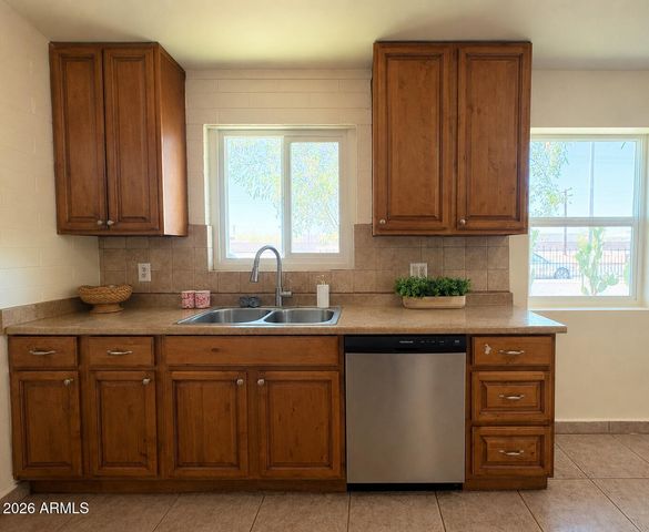 659 S CENTER Street, Mesa, AZ 85210