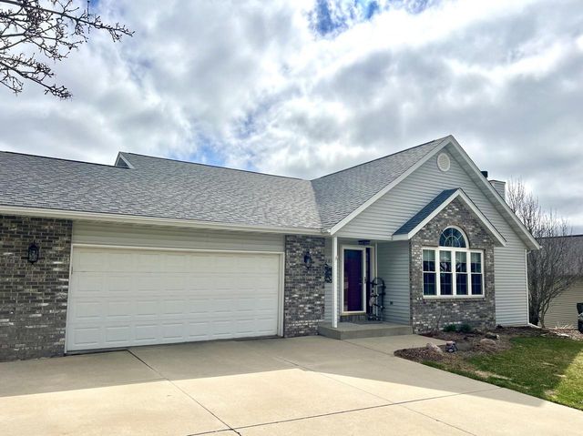 1407 Villa Park COURT, West Bend, WI 53090