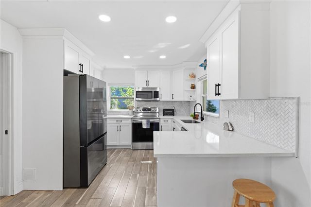 634 61ST AVENUE S, St Petersburg, FL 33705