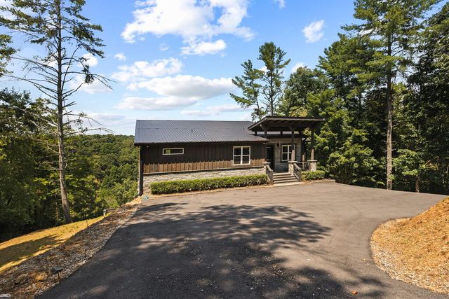 744 Bear Walk Road, Mineral Bluff, GA 30559