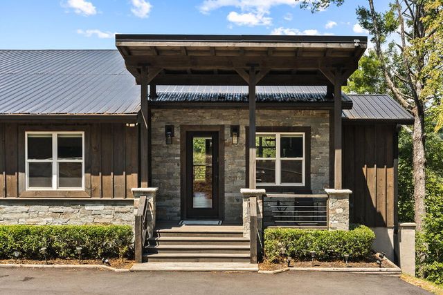 744 Bear Walk Road, Mineral Bluff, GA 30559