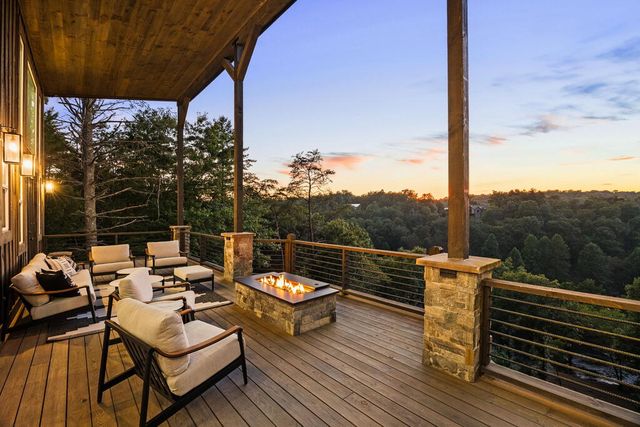 744 Bear Walk Road, Mineral Bluff, GA 30559