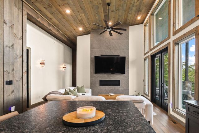 744 Bear Walk Road, Mineral Bluff, GA 30559