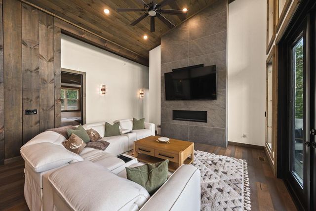 744 Bear Walk Road, Mineral Bluff, GA 30559