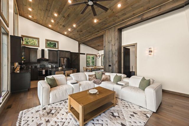 744 Bear Walk Road, Mineral Bluff, GA 30559