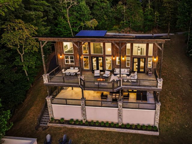 744 Bear Walk Road, Mineral Bluff, GA 30559