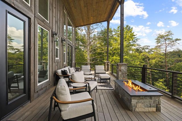 744 Bear Walk Road, Mineral Bluff, GA 30559
