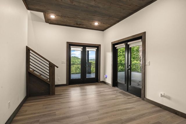 744 Bear Walk Road, Mineral Bluff, GA 30559