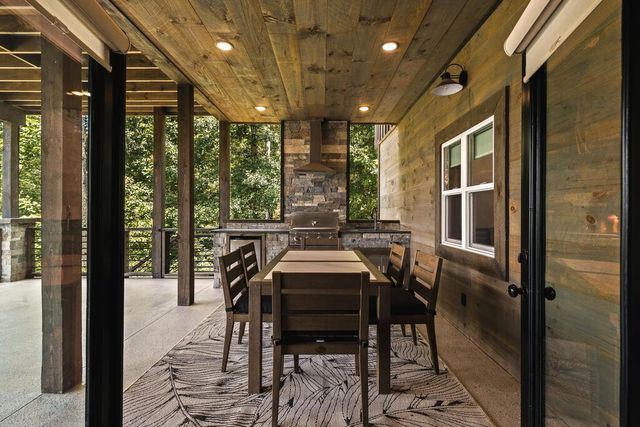 744 Bear Walk Road, Mineral Bluff, GA 30559