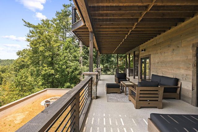 744 Bear Walk Road, Mineral Bluff, GA 30559