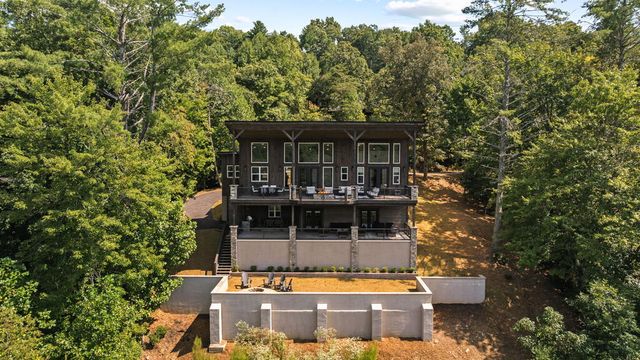 744 Bear Walk Road, Mineral Bluff, GA 30559