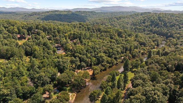 744 Bear Walk Road, Mineral Bluff, GA 30559