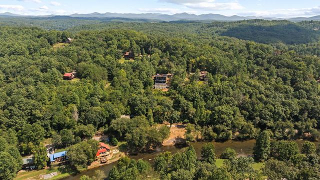 744 Bear Walk Road, Mineral Bluff, GA 30559