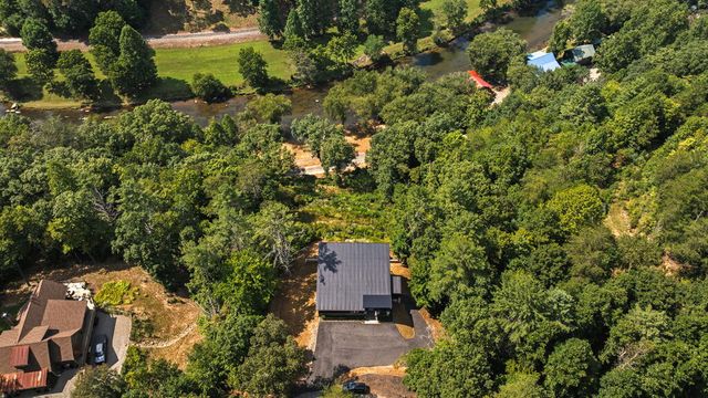 744 Bear Walk Road, Mineral Bluff, GA 30559