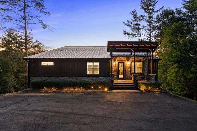 744 Bear Walk Road, Mineral Bluff, GA 30559