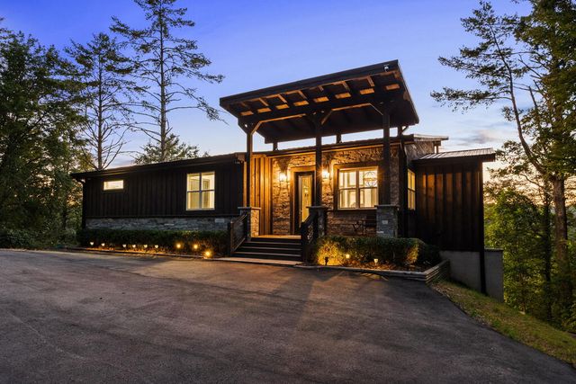 744 Bear Walk Road, Mineral Bluff, GA 30559