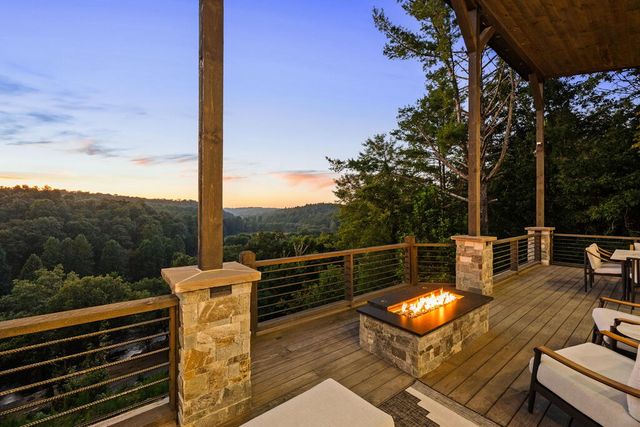 744 Bear Walk Road, Mineral Bluff, GA 30559