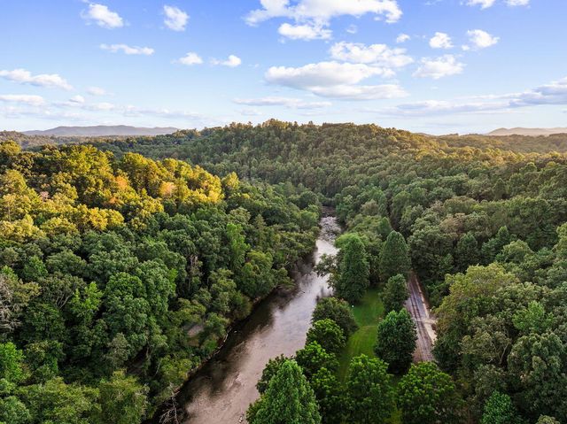 744 Bear Walk Road, Mineral Bluff, GA 30559