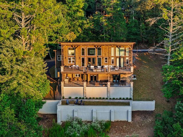 744 Bear Walk Road, Mineral Bluff, GA 30559
