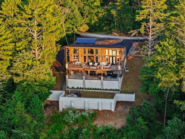 744 Bear Walk Road, Mineral Bluff, GA 30559