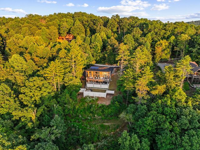 744 Bear Walk Road, Mineral Bluff, GA 30559