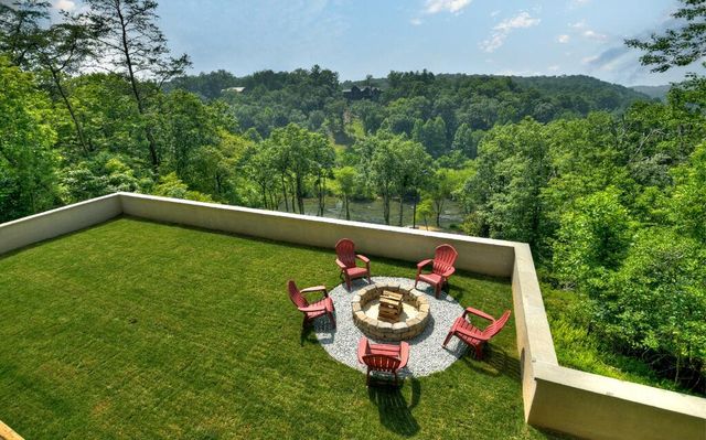 744 Bear Walk Road, Mineral Bluff, GA 30559