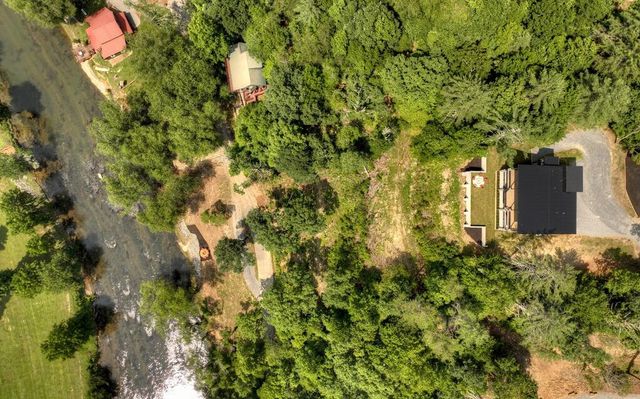 744 Bear Walk Road, Mineral Bluff, GA 30559
