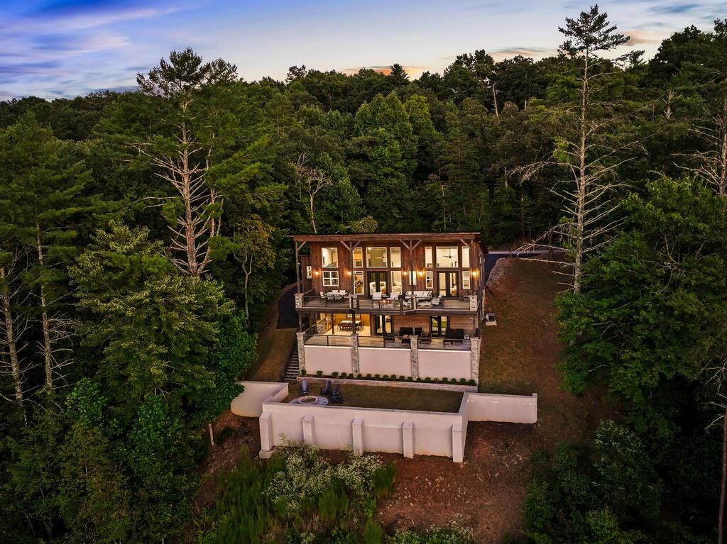 744 Bear Walk Road, Mineral Bluff, GA 30559