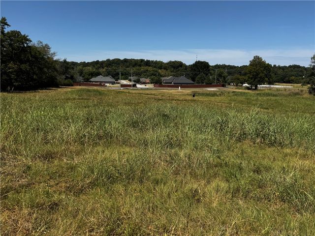 1018 S Main Street, Cave Springs, AR 72762