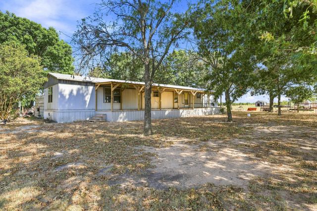 878 County Road 2900, Dodd City, TX 75438