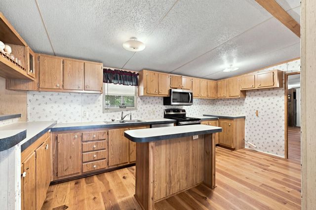 878 County Road 2900, Dodd City, TX 75438