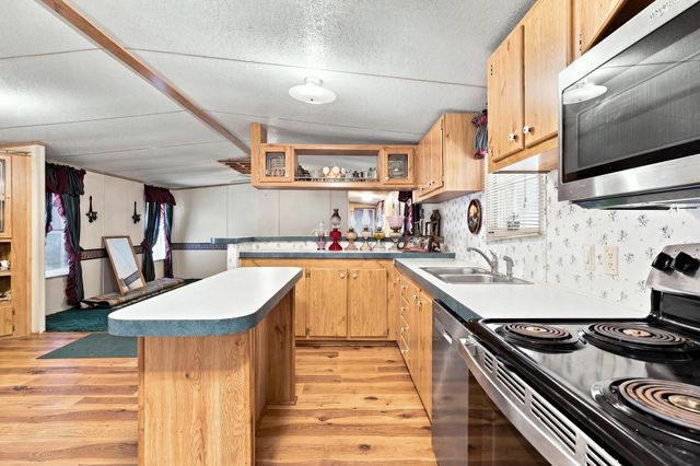 878 County Road 2900, Dodd City, TX 75438