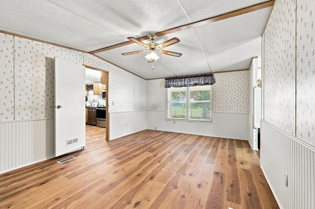 878 County Road 2900, Dodd City, TX 75438